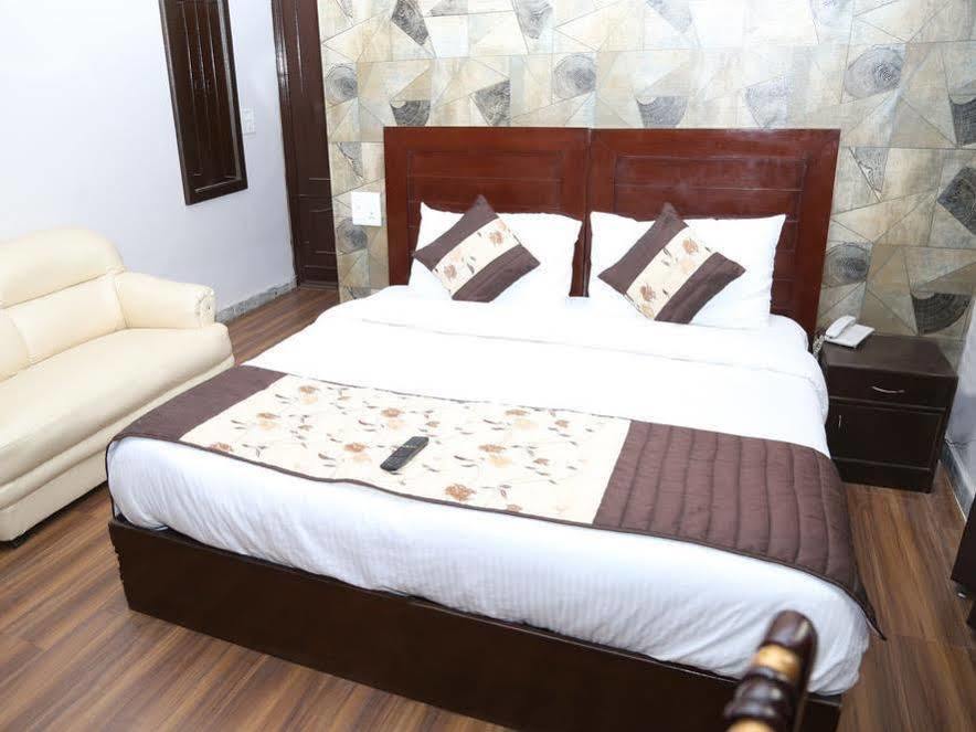 Pacific Inn Suryansh Hotel Gurgaon Extérieur photo